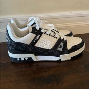 Men’s louis vuttion trainer sneakers only worn twice size 12M